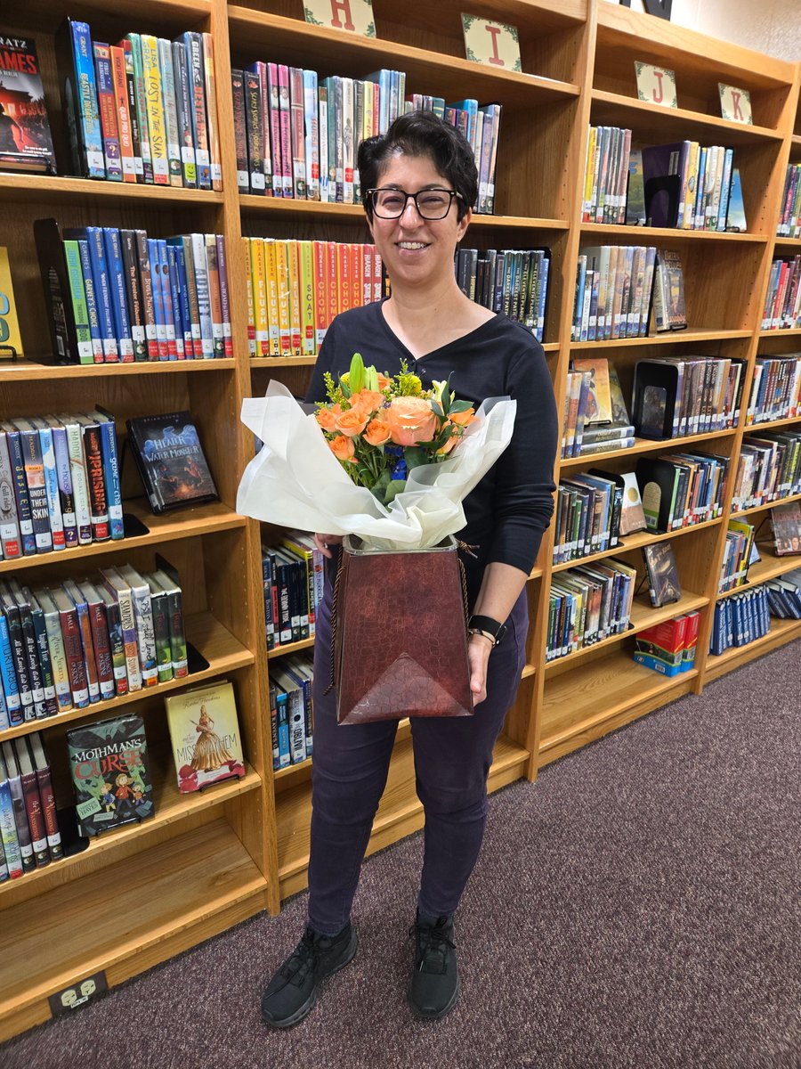PotomacMS's tweet image. 📚💙 During #NationalSchoolLibraryMonth, Potomac Middle celebrates Ms. Bagherzadeh! Her dedication makes the library the heart of our school and inspires a love of reading and learning every day. 🐾 #LibrarianAppreciationDay #PantherPride