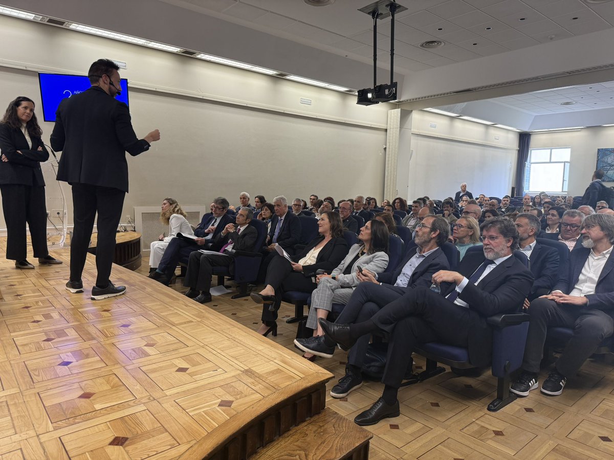 Fedit's tweet photo. El ecosistema de #Innovación no ha querido perderse la presentación del informe “Valor e impacto económico de los #CentrosTecnológicosFedit” y celebrar el 30 Aniversario de la Federación.
#InnovaciónConImpacto #TransferenciaTecnológica #GeneraciónDeConocimiento https://t.co/Np0WvcGGIn