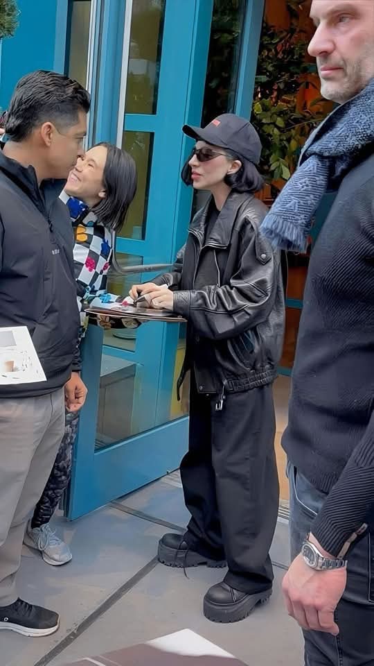 RDT Lady Gaga tweet media