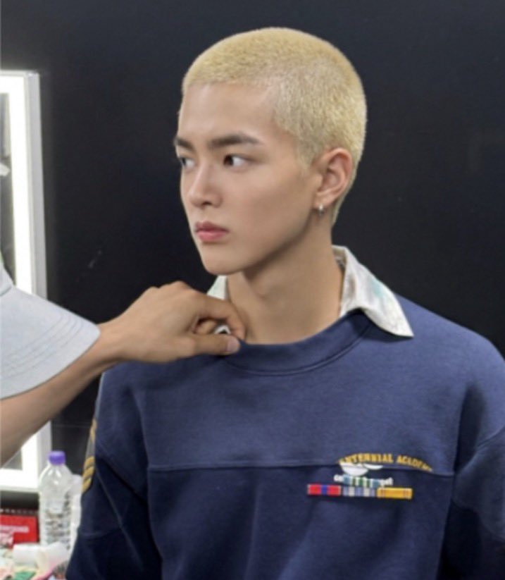 myles is red² ★ tweet media