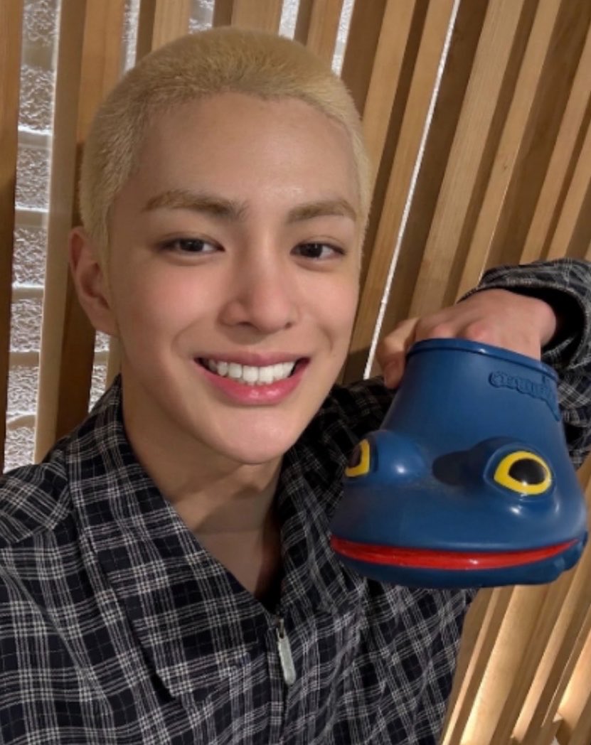 myles is red² ★ tweet media