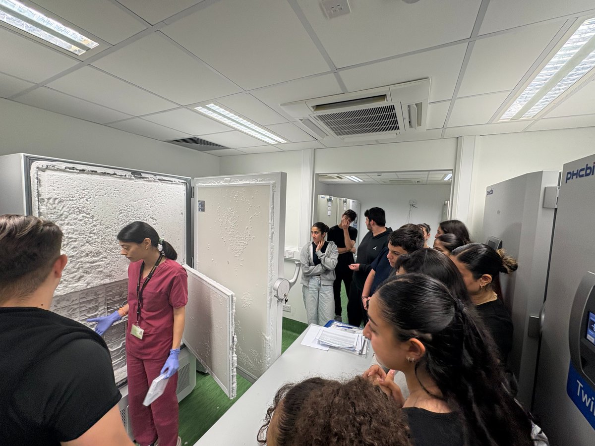 biobank_cy's tweet image. 40 students from Ethnomartyras Kyprianos Lyceum visited Biobank.cy yesterday and had the opportunity to learn about our scientific work and the vital role of research in improving human health. 
#biobankcy #UniversityOfCyprus #H2020 #EU2020 #UCY #biobank #ScienceLab