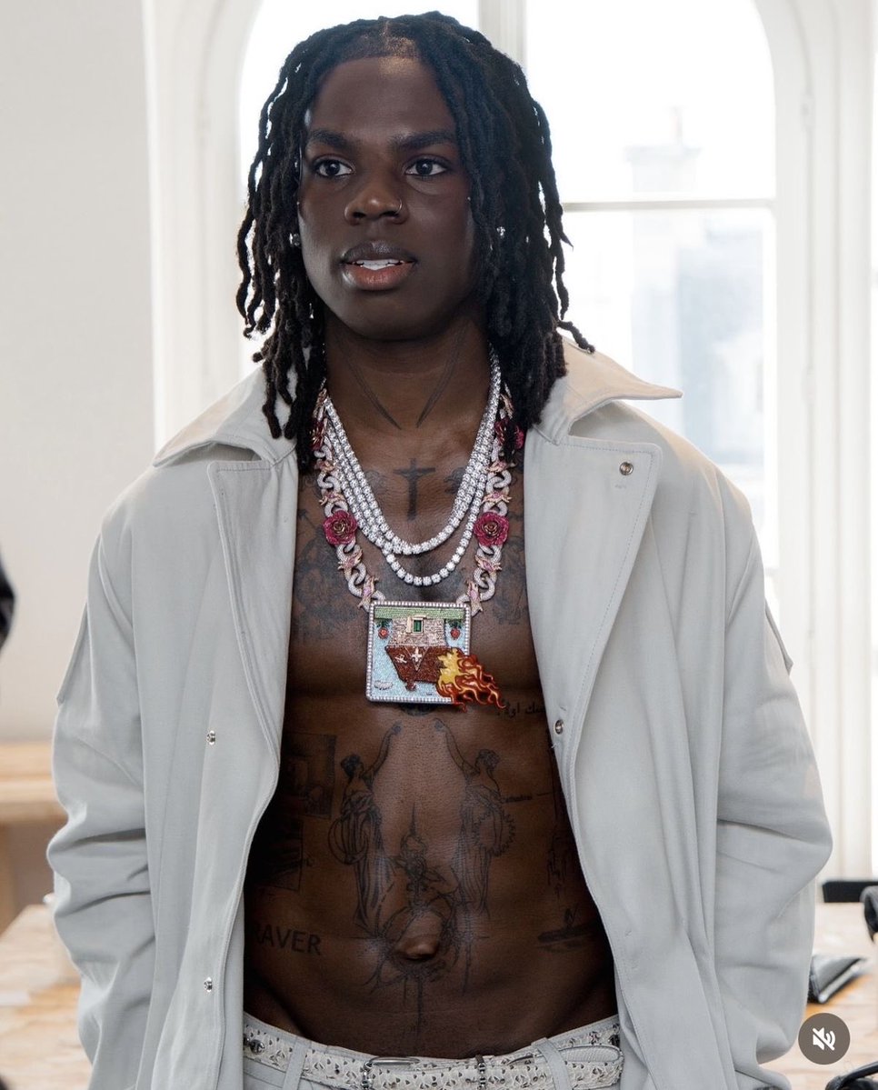 alamlezy's tweet image. Rema surpasses 6.1 billion streams across all credits on Spotify 👀🔥

#Rema #Afrobeats #Trending