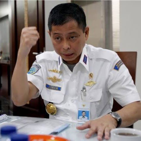 Daripada aesthetic atau sejenis, prestasi terbesar KETEGASAN Jonan selama di KAI adalah menyelamatkan nyawa manusia. 

"Atapers" itu bodoh gila. Sama Jonan dibasmi. 

Hasilnya? Nyawa manusia diselamatkan dari mati konyol.

Ini, bukan "aesthetic", adalah prestasi terbesar Jonan.