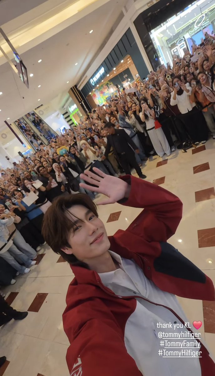 Tommy boy คนเก่ง ㅠㅠ คนรักภูวินเยอะมากเลย 🐼♥️
PHUWIN TOMMYHILFIGER MY

#TommyHilfigerXPhuwin