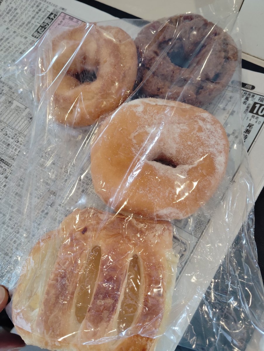 naobe_0820's tweet image. 席に戻ってのお三時。
JOYさんのドーナツとアイスコーヒーを、召す‼️
#JOY
#東京競馬場
#召す