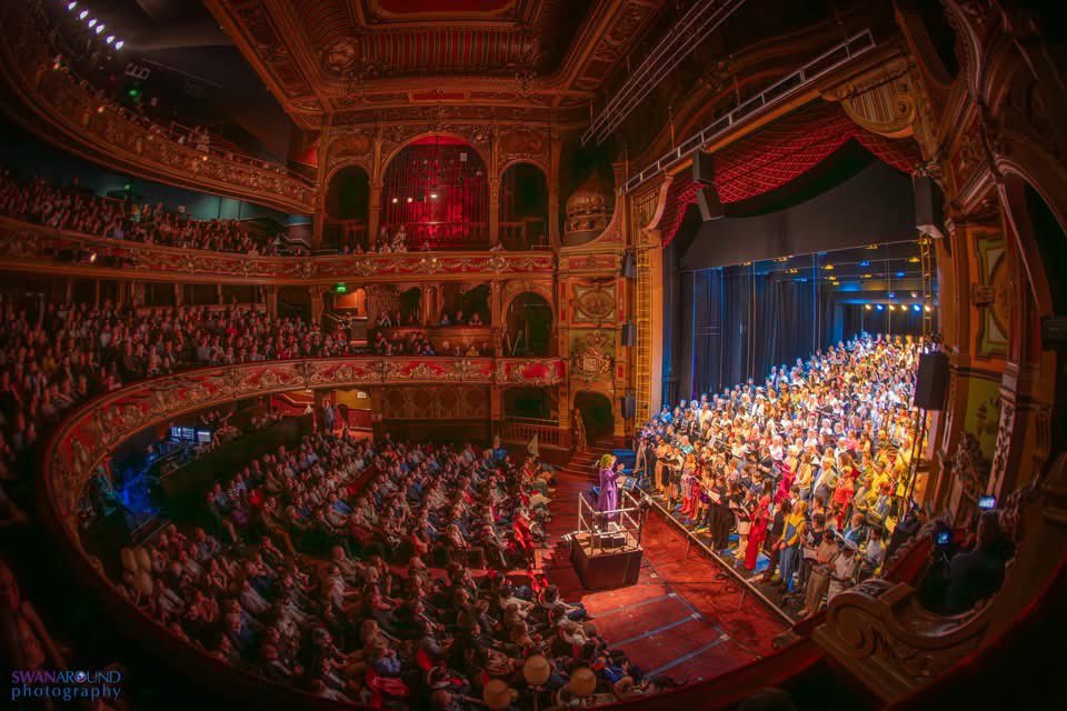 AlistageLtd's tweet photo. @LondonCityVoice Spring Concert: Reel to Real, over 300 performers came together at @HackneyEmpire to create one of the most vibrant and powerful choir performances imaginable. 😍

WOW! WOW! WOW!

📸: @CaroSwannie 👏🏽👏🏽👏🏽 https://t.co/yB1ZUYPp6a