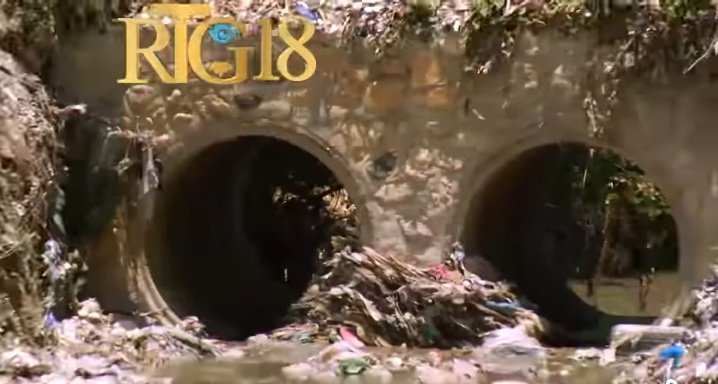 Hworldmusic's tweet photo. Pandan jenn yo ap eseye vann yon lòt imaj de ayiti, men sa radyo ginen pran epi l poste !

Onètman m ta renmen konnen kisa li vle pwove la menm tchuipsss https://t.co/4PIkHCe4o8