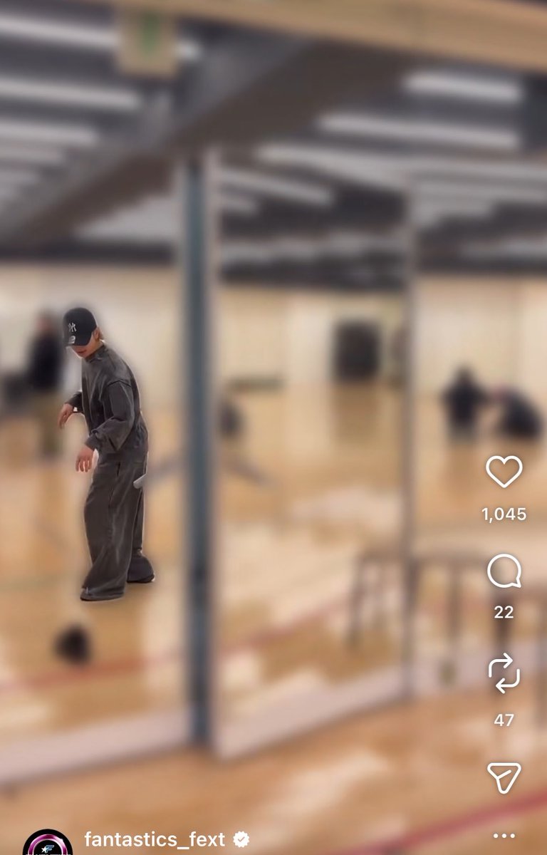 FANTAsummer09's tweet image. 颯太くん言い慣れてない感すごいww🤣💕
そんなこと言わないもんね颯太くん🤭
なのに失格されてるのかわいそう（笑）
慧人くんは鏡越しの「脱げちった」可愛すぎる🤭
#FANTASTICS
#Sunflower
#SUNFLOWER
#SF_FNT
#中島颯太
#木村慧人