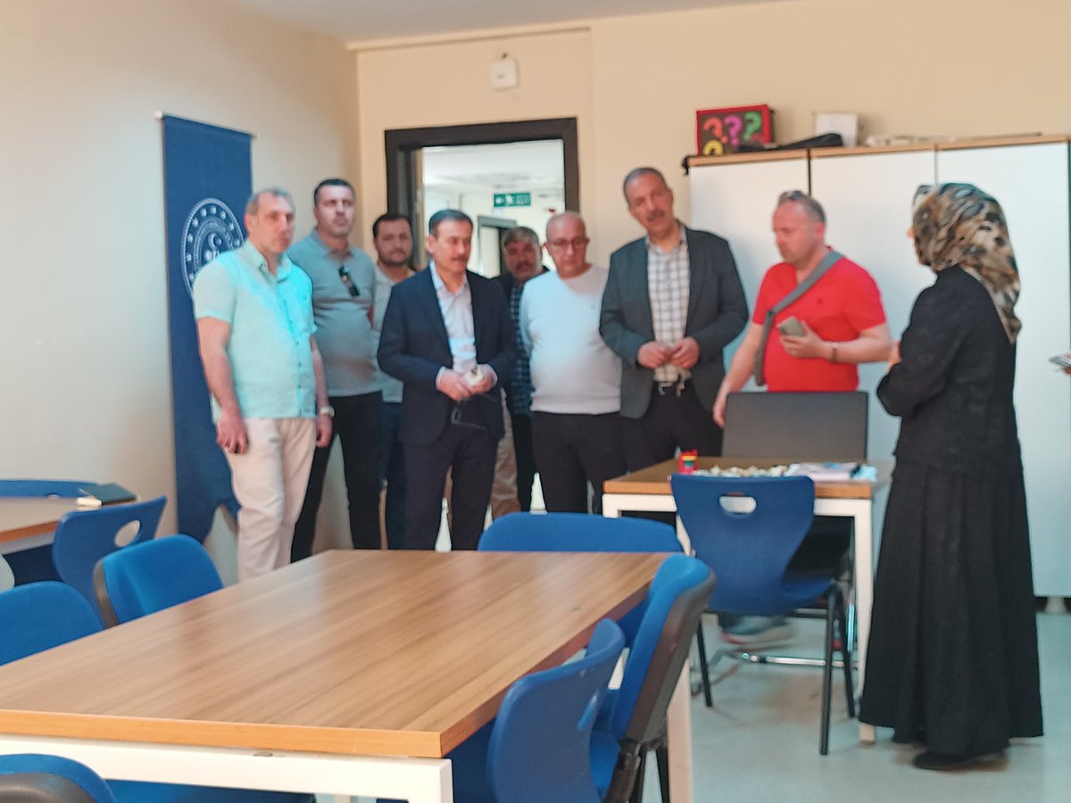 Balıkesir’den Şanlıurfa’ya uzanan gönül köprüsü 🤝

<a href="/GSB_Balikesir/">Balıkesir Gençlik ve Spor İl Müdürlüğü</a> heyeti;  #Şanlıurfa gençlik merkezlerimizi ziyaret etti.

Yerinde incelemelerle tecrübe paylaşımı yapıldı, ortak çalışmalar için güçlü adımlar atıldı.

Gençlik için birlikte üretmeye, birlikte büyümeye devam! 🚀