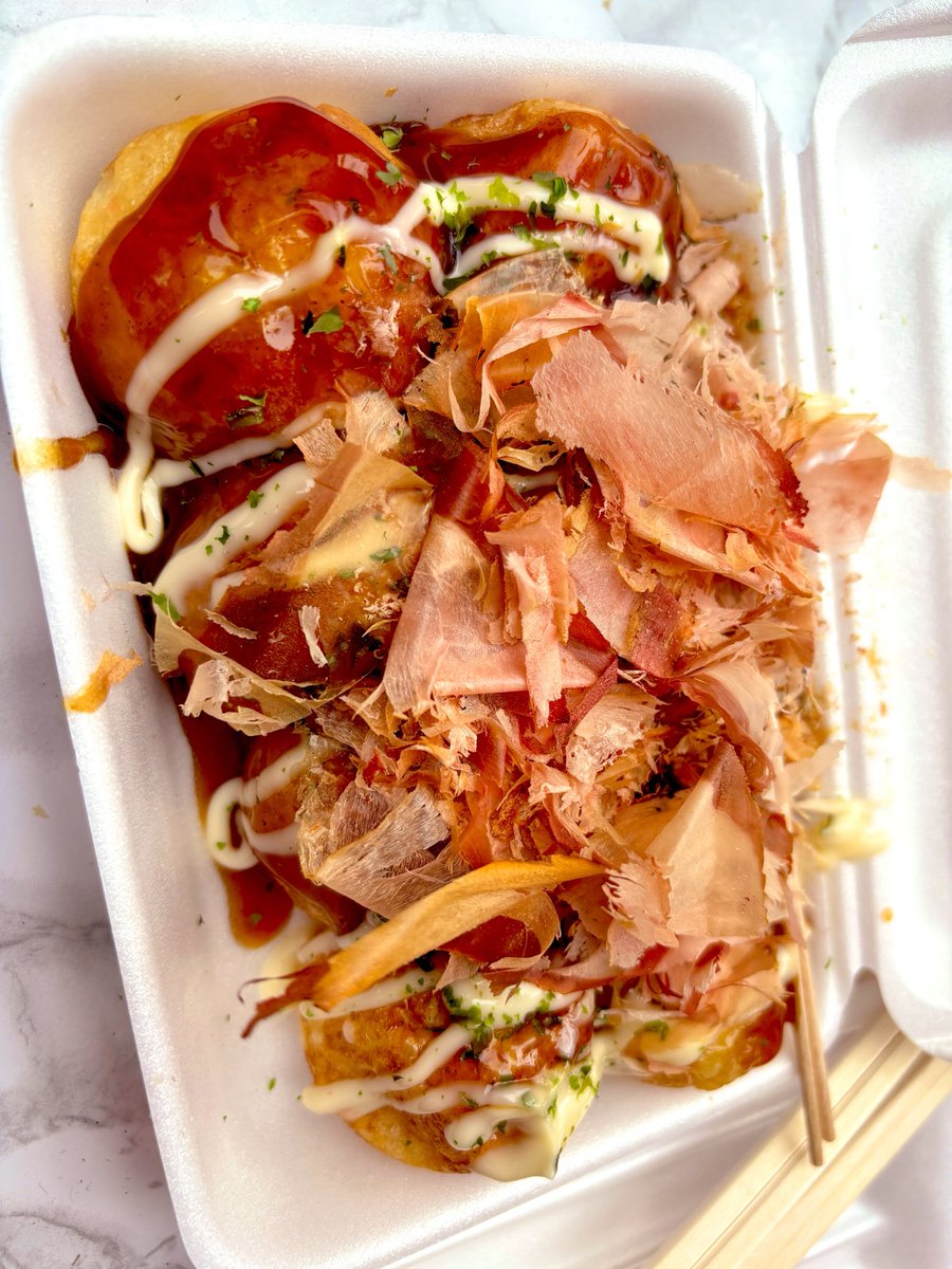 BoyBallroom's tweet photo. 揚げもの、粉もの、ソースの波に溺れて、
多分+2kgぐらいかもですが明日からダンスとトレーニングして帳尻合わせます🫠

これから東京🗼戻ります https://t.co/eml99PvqB2