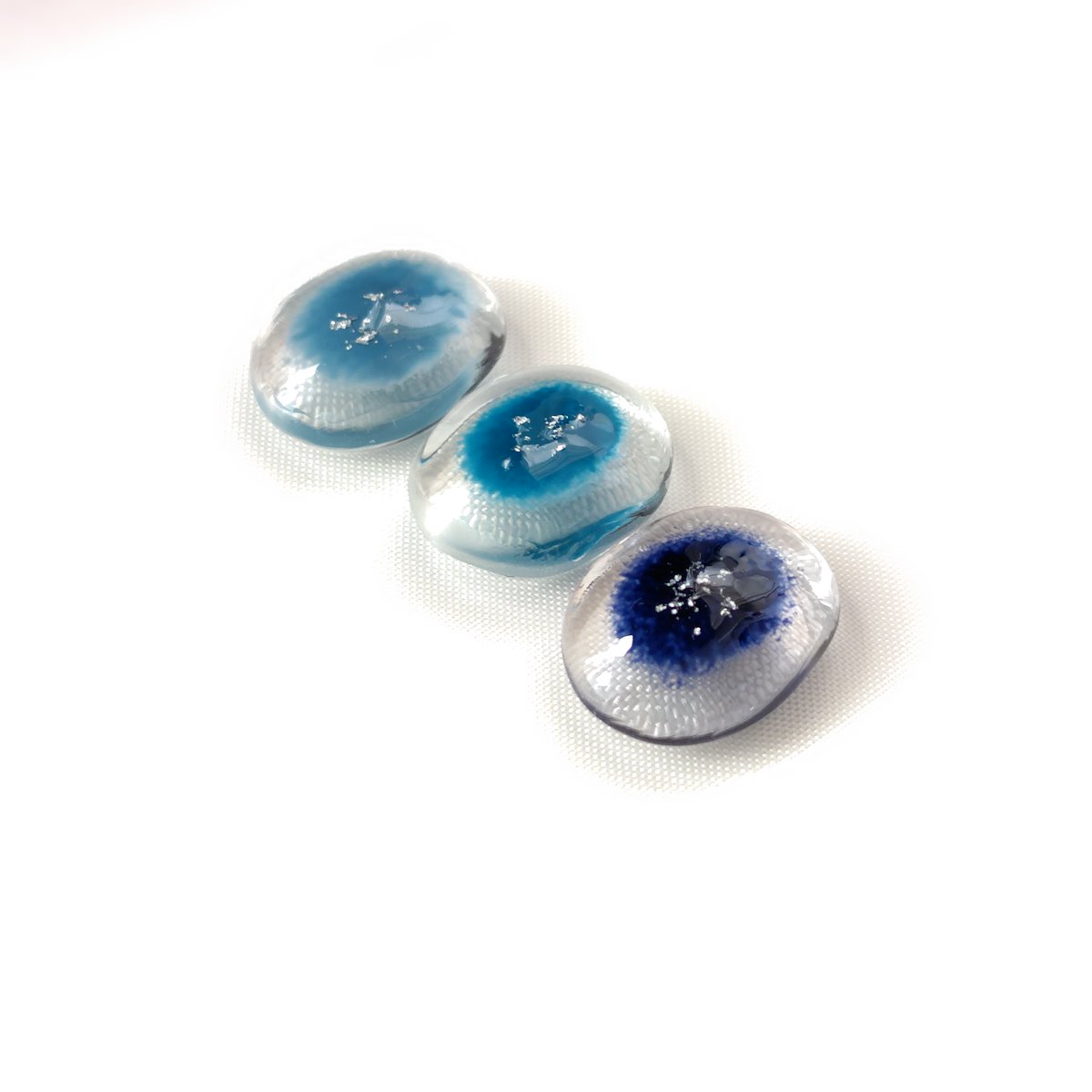 ST41TS's tweet photo. 青滴 / Blue Veil
プレゼント企画 実施中

「静波」
その名の通り、穏やかな波打ち際を
ひと雫に閉じ込めたような青です。

🔹 応募はInstagramにて
（インスタのURL、または「プロフ欄から」）

締切まで、あと2日。

※画像一番左が静波です。 https://t.co/GRTmLmP9WA