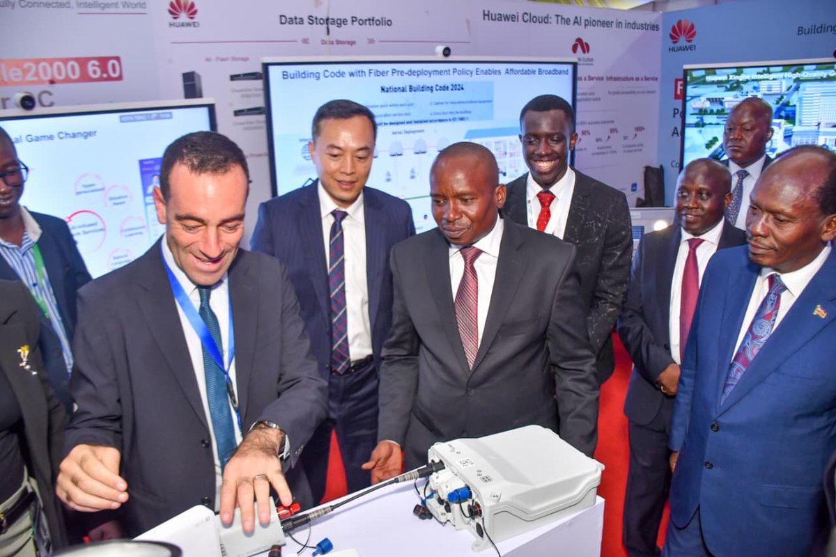 KoweroSangra's tweet image. “Uniting Africa's Innovation for an Inclusive Digital Market” in action at the Connected Africa Summit.

Honoured to showcase Huawei solutions guiding a live FTTR setup and simplifying complex tech. Great engagement.

#ConnectedAfricaSummit #Huawei #DigitalTransformation