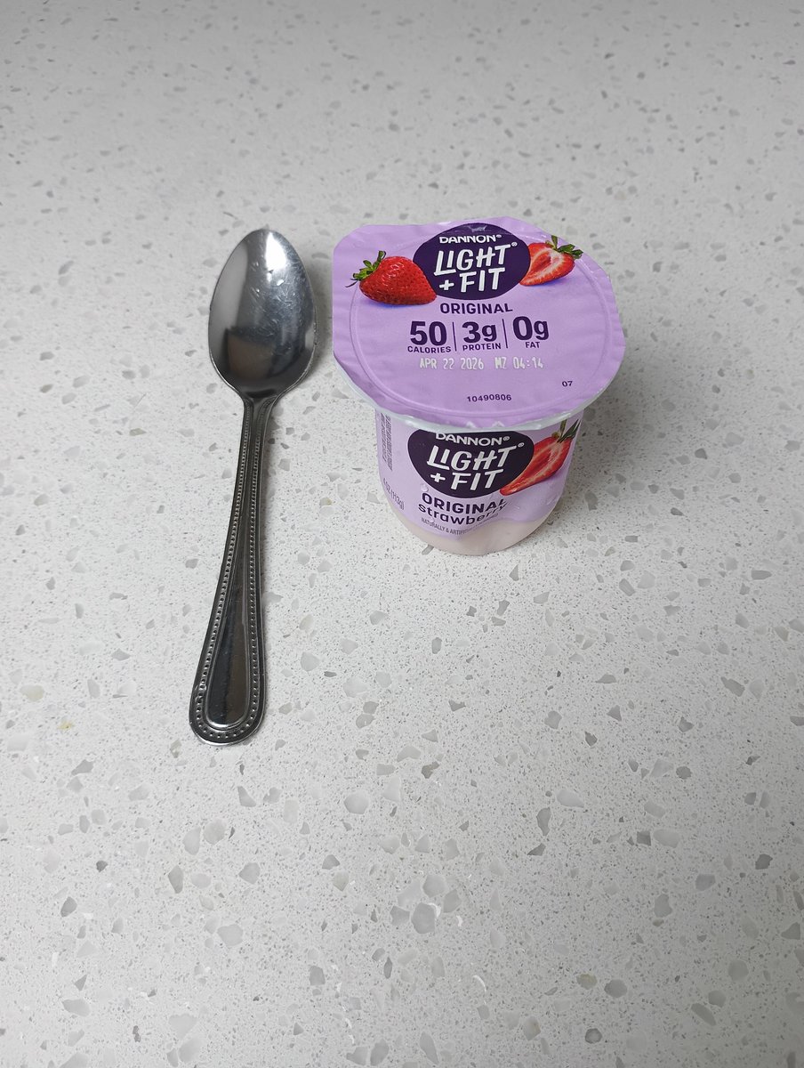 HungVampBrian's tweet image. #DannonLightFit #DannonLightFitOriginalStrawberry #Yogurt