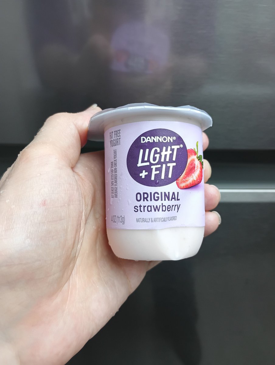 HungVampBrian's tweet image. #DannonLightFit #DannonLightFitOriginalStrawberry #Yogurt