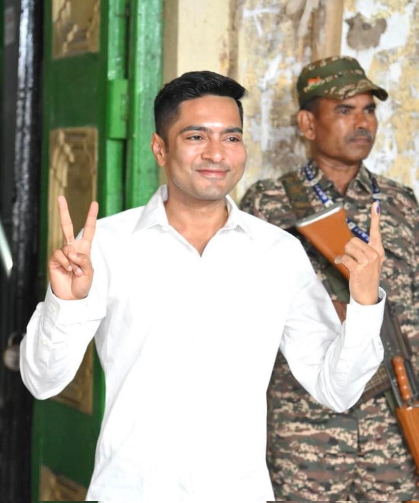 TMC_Supporters's tweet photo. Joy Bangla ...
#AbhishekBanerjee
#BengalWithTMC #VoteForTMC #TMCS
@abhishekaitc https://t.co/7XJ20unMU3