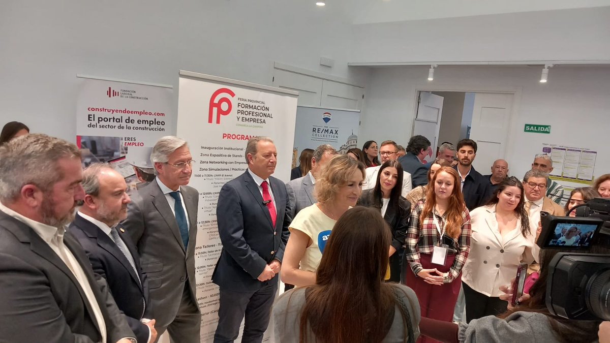 cadesevilla's tweet image. Nos acompañan en la 'Feria Provincial de Formación Profesional y Empresa de La Campiña' el Sr. Alcade del @Arahalcomunica y el Sr. @ArauzRivero DT de Desarrollo Educativo.

💼Empresas, centros educativos, networking, talleres y mucho ➕

📍Arahal #Hackathon
@aemprende @EducaAnd