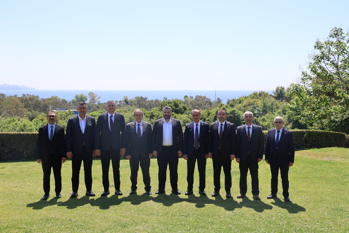 AntalyaTSO's tweet photo. Yönetim Kurulu Başkanımız Yusuf Hacısüleyman, Organize Sanayi Bölgeleri Üst Kuruluşları (OSBÜK) Yönetim Kurulu Başkanı Memiş Kütükçü ev sahipliğinde T.C Sanayi ve Teknoloji Bakan Yardımcısı Sayın Oruç Baba İnan’ın katılımıyla gerçekleşen toplantıya katıldı. Toplantıda, Korkuteli Organize Sanayi Bölgesi Yönetim Kurulu Başkanı, Odamız 15. Grup (Tarım ilaçları, gübre ve kimyasalları) Meclis Üyemiz Osman Bahçe ile Antalya Organize Sanayi Bölgesi Yönetim Kurulu Başkanı Hasanali Gönen de yerini aldı.

@YHacisuleyman07 @bogachangoksu @HakanPakal @MuratTOTOS @haticeozresmi @huseyinsari_sar @KAPALIYOL @AhmetKasapoglu8 @aozgurkaragoz @behcetulker @aslisahintekin @TOBBiletisim @RHisarciklioglu @HasanaliGonen @Osbuk_org