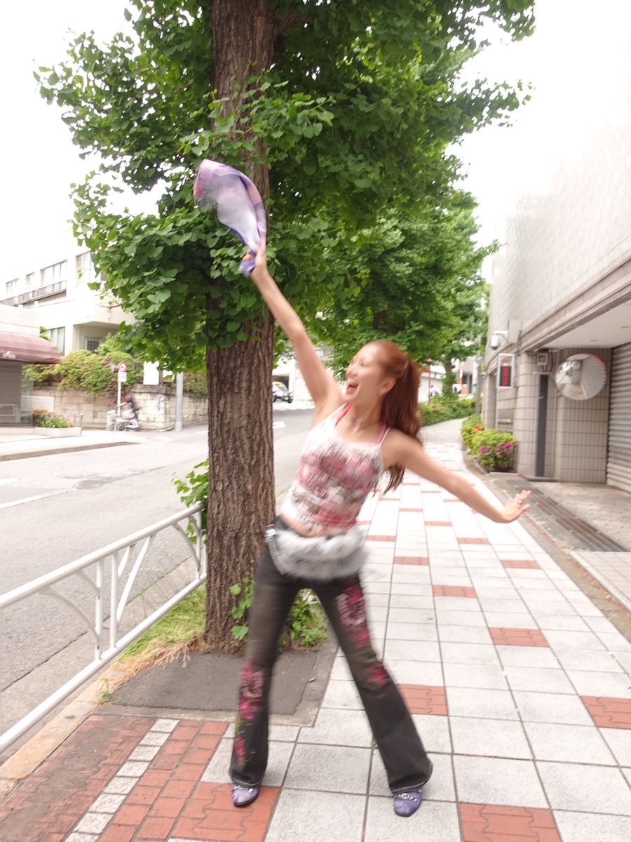 tgs__moe_'s tweet photo. 体育会系セトリ❕❕
会場にいたみんながついて来て踊ってくれて最高でした❕❕楽しかったヨォみんなのおかげ、ありがとっ！！

そして去年に続き今年も誕生日お祝い色紙🥺🌹用意してくれてありがとうねぇ🥺🥰

それでは！またSNS中心で頑張りますっ👊🏽7月26日にライブで会えるので！空けててね〜っ！ https://t.co/Exch8jqlLq