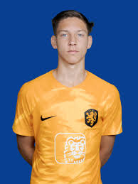 NTFootballHub's tweet image. 🇳🇱🇮🇩Jairo Beerens
📅30/9/2008(17)|Eindhoven🇳🇱
🟩LW
🛡️PSV U19
🌐Netherlands U19
📌Son of ex-Dutch intl Roy (2 caps)
📌Elite wide threat; lethal on both left/right flanks
📌Top-tier technique/clinical scoring ability
📌25/26: 38👕|6⚽|2🅰️
🇮🇩Deeply follows #Indonesian football on IG