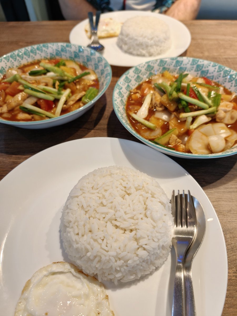 maickel1979's tweet image. Dinner time, 😜
Kip rijst groente in zoetzure Thaise saus, bon apetit 😊
#diner #thais #Bangkok #food