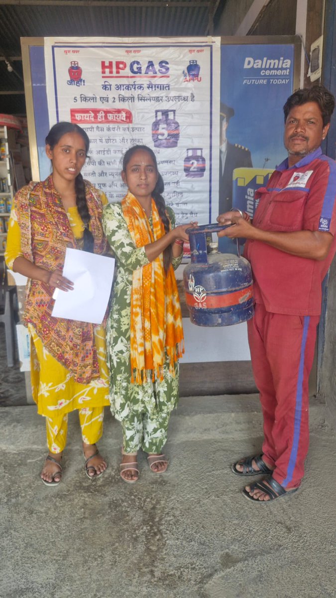#HPGas appeals to all migrant workers to remain calm. Visit the nearest HP Gas Distributor with any valid ID proof and take your #5KgAppu cylinder home. 
#StayCalm #NoNeedToPanic  #NandedSalesArea#Gurukrupa Gas Service
<a href="/HardeepSPuri/">Hardeep Singh Puri</a> <a href="/TheSureshGopi/">Suressh Gopi</a> <a href="/PetroleumMin/">Ministry of Petroleum and Natural Gas #MoPNG</a>  <a href="/HPCL/">Hindustan Petroleum Corporation Limited</a>