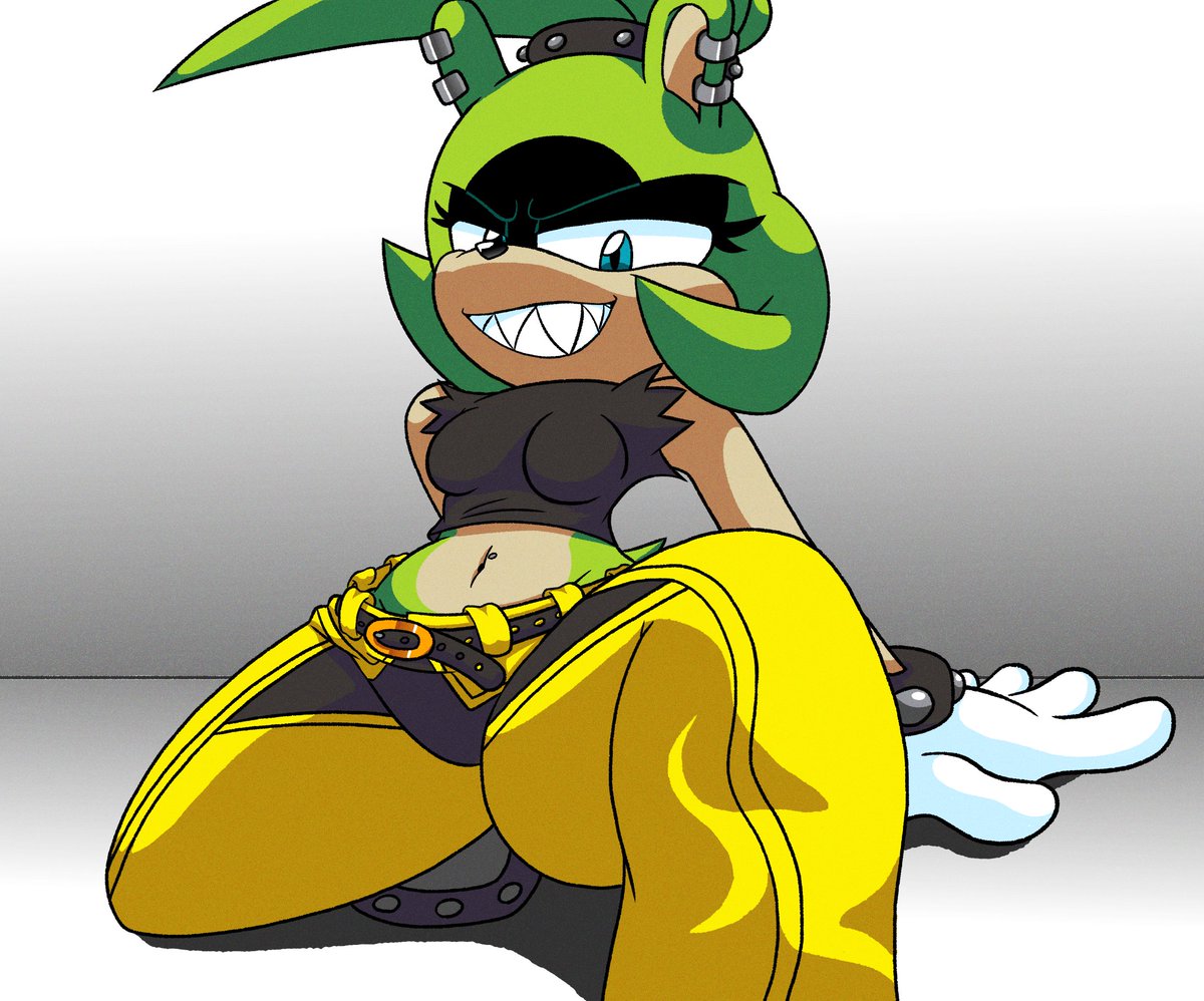 GordonDestroyer's tweet photo. Surge trying out her new pants. https://t.co/iICgSd48Hs