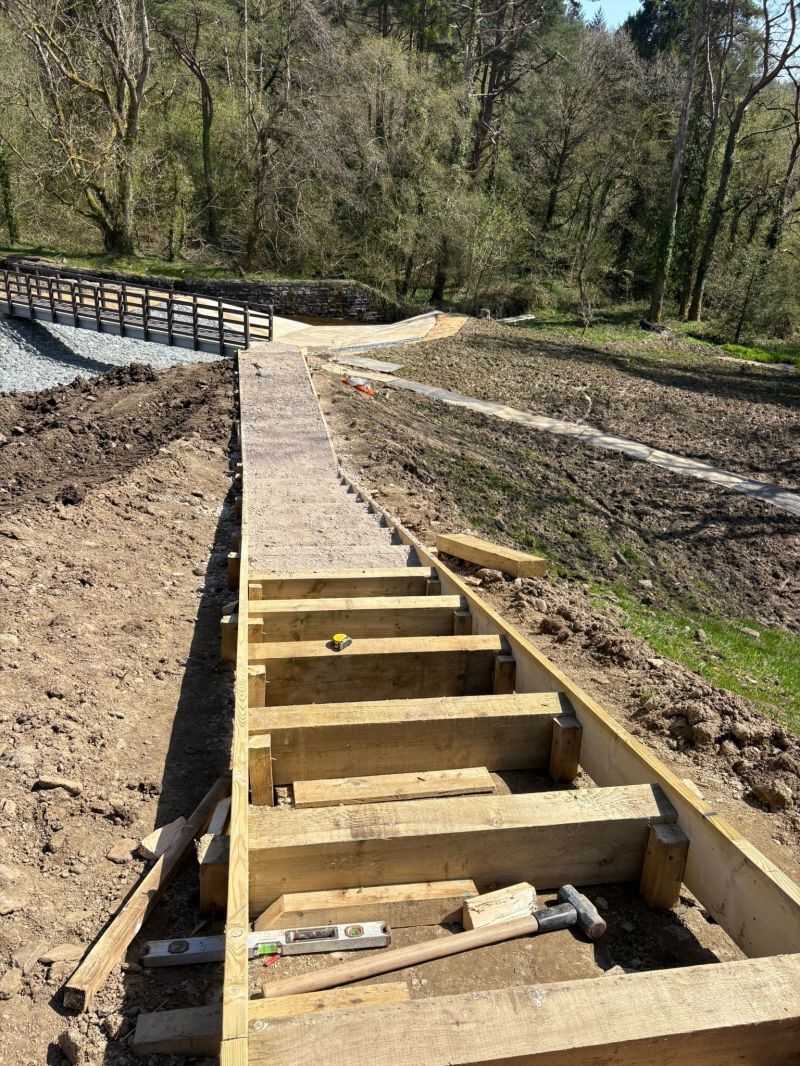 LandcraftUK's tweet image. Some great progress being made by our team on the first of two flights of sleeper steps which we have started this week for our valued client Morgan Sindall Infrastructure.
Not the most accessible of sites but we relish a challenge!!

#hardlandscaping #steps #ramps #landscaping