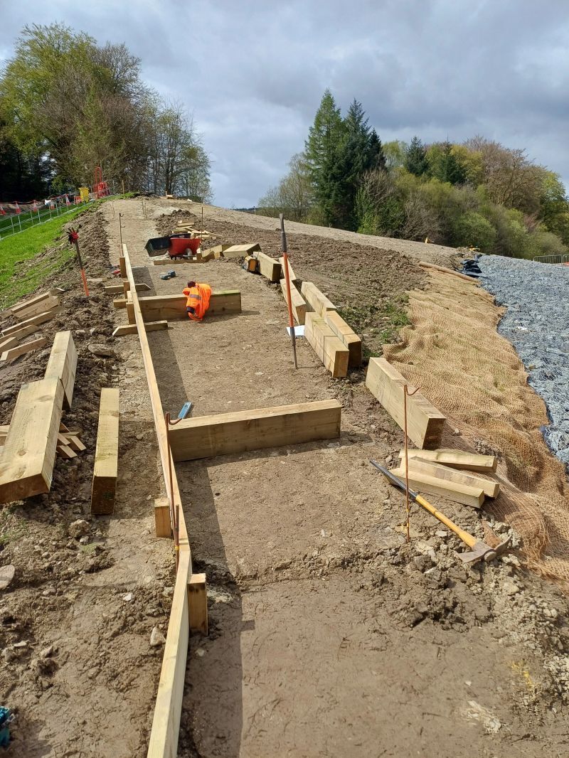 LandcraftUK's tweet image. Some great progress being made by our team on the first of two flights of sleeper steps which we have started this week for our valued client Morgan Sindall Infrastructure.
Not the most accessible of sites but we relish a challenge!!

#hardlandscaping #steps #ramps #landscaping