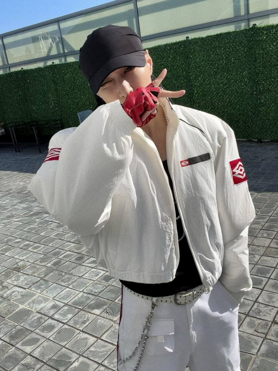 Lay Zhang Base 🚢⚓ tweet media