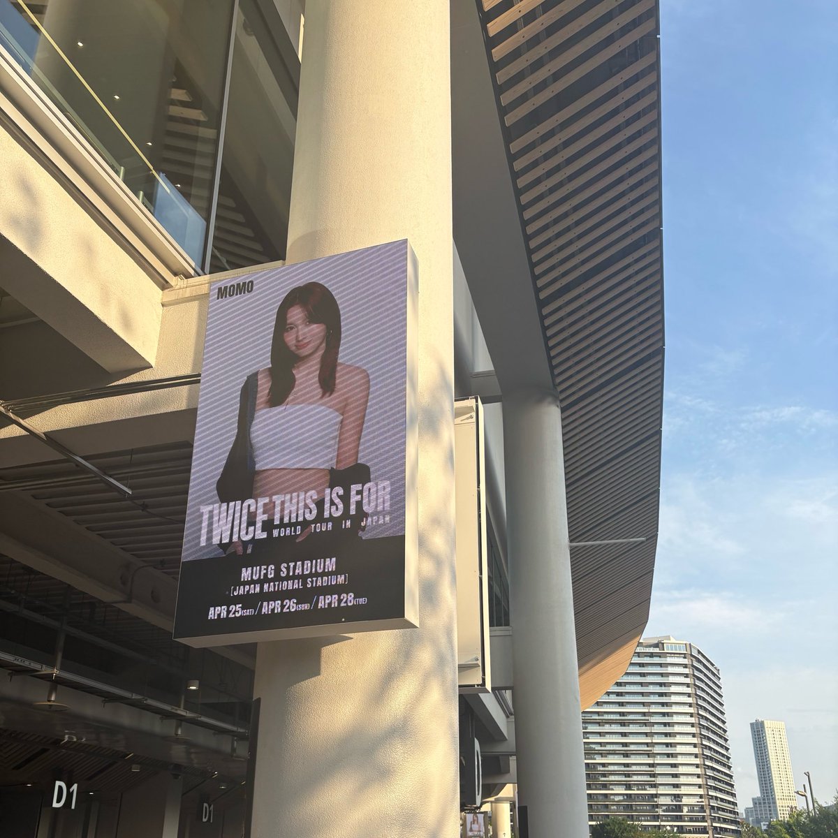 今更ながら国立1日目参戦してきた！！
席も花火の方が近いくらいに遠い席だったけど最高だった😙
ミモも結構あったし何よりもミナちゃんの可愛いだけじゃダメですか見れただけで満足💗
国立に連れて来てくれてありがとう！！！！

#TWICE #THISISFOR