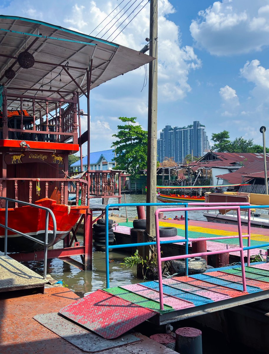 calmgenno's tweet image. A moment of peace with Wat Paknam Phasi Charoen in view. 😍🙏✨
.
.
.
.
.
.
.
.
.
.
#BKK #Thailand #Travel #Bangkok #WatPaknam