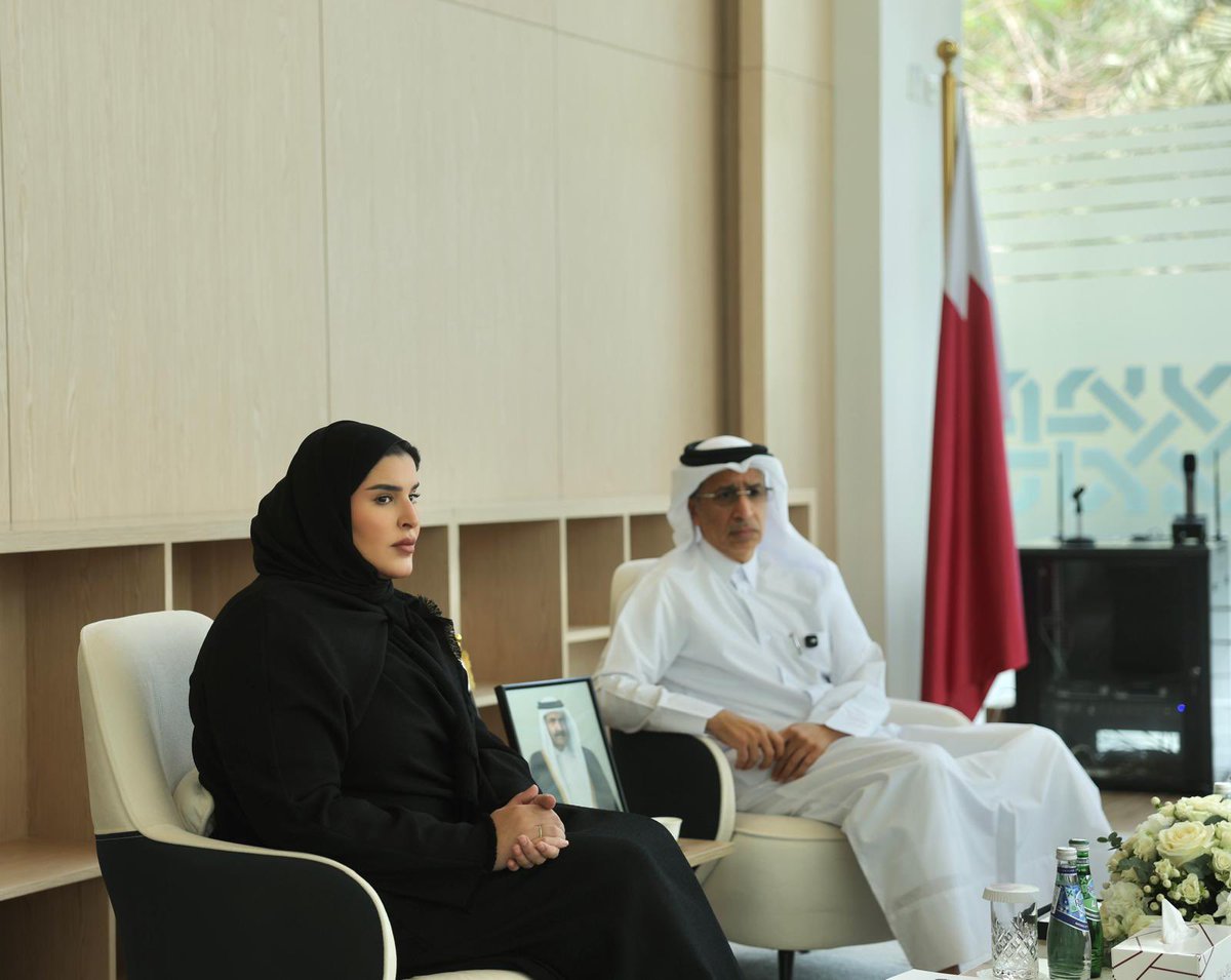 MANAlMisned's tweet photo. مواصلةً لترسيخ دعائم "خطة العمل الوطنية لحقوق الإنسان 2026–2030"، شهدت الجلسات التشاورية نقاشاً مثمراً مع سعادة الدكتور حسن بن لحدان الحسن المهندي، ركز على مواءمة التشريعات الوطنية مع المعايير الدولية لضمان وصول الجميع إلى العدالة الناجزة.

وتجسيداً لهذا الالتزام، قدمت المحاكم القطرية في عام 2025 نموذجاً عملياً في كفالة حق التقاضي، عبر تقديم **38,933 خدمة ترجمة**، وُجّهت **87%** منها لغير الناطقين بالعربية؛ ضماناً لشفافية الإجراءات وصوناً لكرامة المتقاضين.

خطوات استراتيجية متسارعة، تؤكد أن ترسيخ العدالة في دولة قطر ليس مجرد خيار، بل هو نهج مؤسسي ثابت ومستدام.