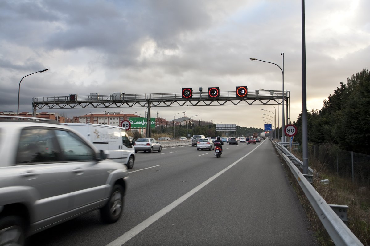 transit's tweet image. 📢 Dispositiu especial de #trànsit pel pont de l’1 de maig 

🔹 Es preveu una sortida d’uns 580.000 vehicles 
🔹 L'#SCT instal·larà més de 100 km de mesures especials
🔹 1.365 @mossos reforçaran la #SeguretatViària i realitzaran 1.029 controls

ℹ gen.cat/4vUrKcJ