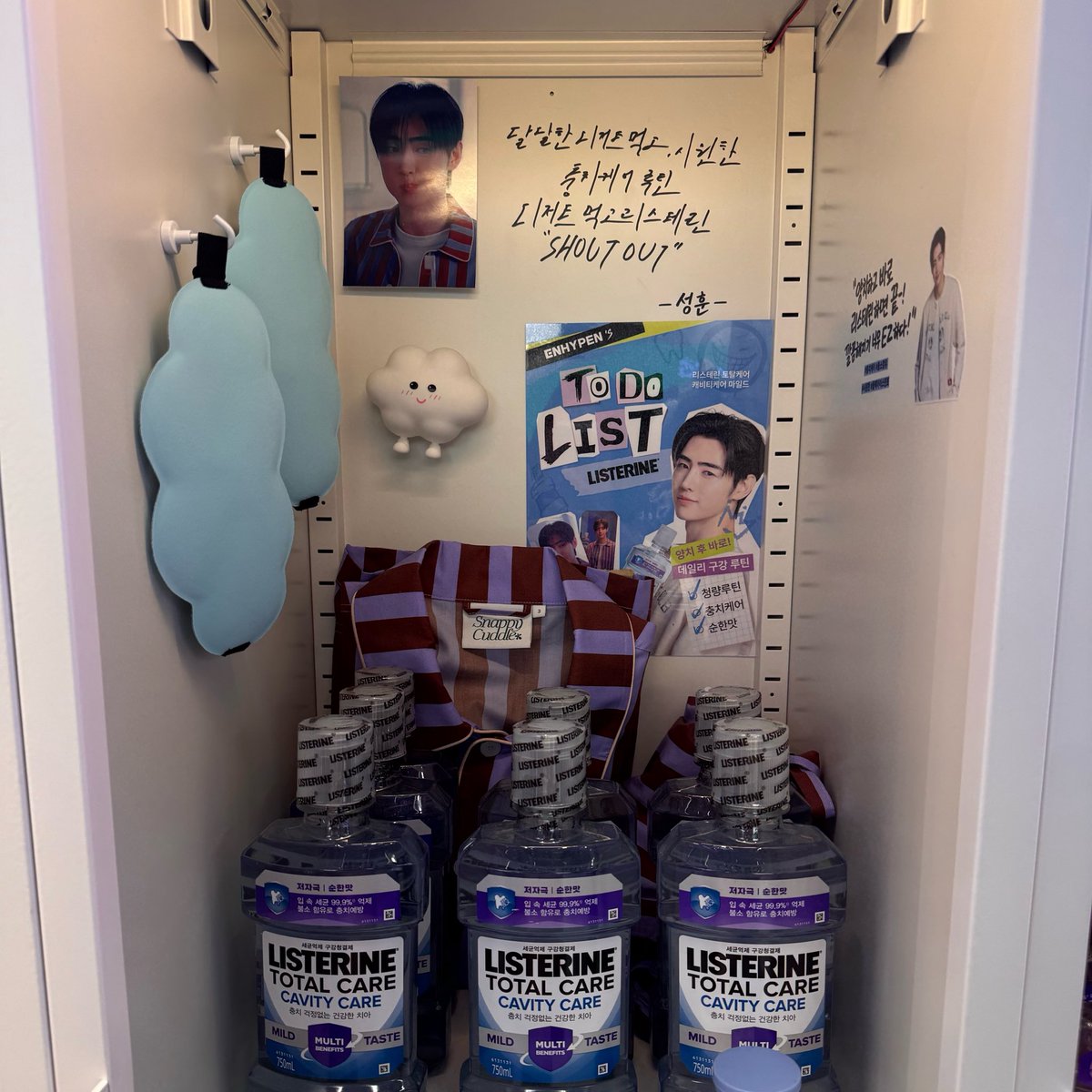 tomatbanana's tweet image. 💙💚
#Sunghoon #Jake 
#Enhypen #Listerine #oliveyounghongdaetown
#backstagepopup