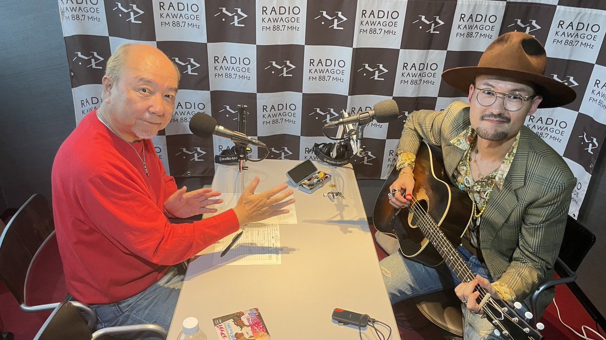 KAZUKI_freeway's tweet photo. 川越のFMラジオの番組収録『中本直樹のなんてったって歌謡曲』に、ゲストで呼んで頂き、
いろんな話、演奏などなど収録してきました！
5/3、14時間〜流れます！！
聴いね〜！

https://t.co/3xsBOgElqc https://t.co/qMn7BzM3bz