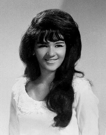 churchwatch's tweet image. In honor of Nedra Talley Ross of 'The Ronettes', who passed away this week, here is my interview with her - 'A Ronette Encounters a Big God'. shorturl.at/2TrIq #theronettes #agodencounter #relationshipwithgod #morethanreligion #halloffame