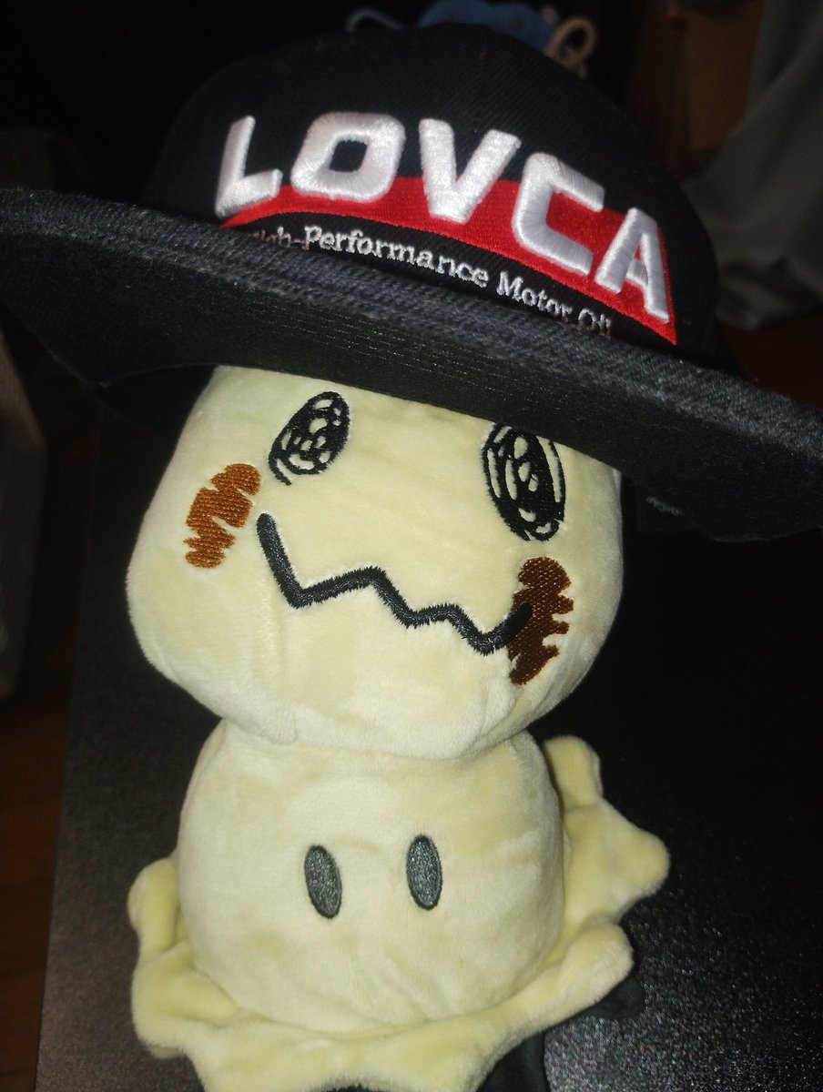 本日のミミッキュさんは何を思ったのか <a href="/AUTO_CREATION/">🇯🇵LOVCA MOTOR OIL🏁</a> さんの帽子を被り始めたんですが、全然サイズが合ってません(笑)

#ミミッキュさんのいる生活