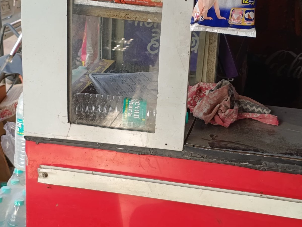 nasirali180's tweet photo. @drmdnr  @ECRlyHJP  @RailwaySeva  @RailMinIndia  no rail neer water available at danapur railway station pf 1A. Only local water is available https://t.co/GtHIX3e33T