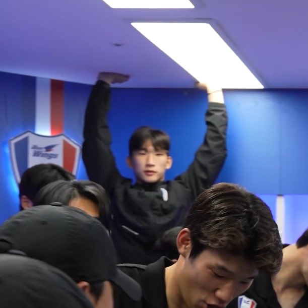 너에게 짐이 되기 싫어서
나 스스로가 이렇게 버티고 있지만
언제 무너질지 모르겠어서