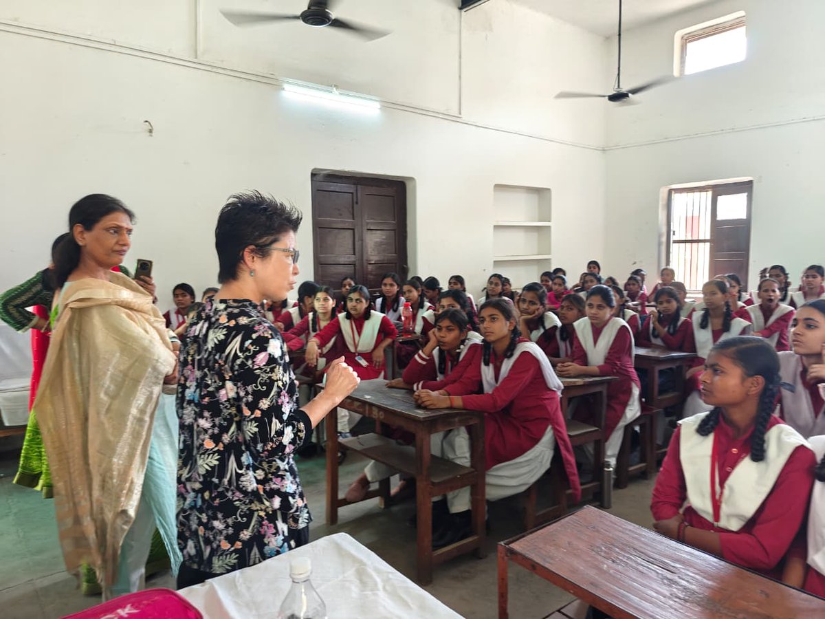 FARFIndia's tweet photo. FARF organized a health awareness program for schoolgirls in Gyanpur. Hanaru Foundation Founder and Social worker Kayako Govindasamy from Japan shared important insights on hygiene and distributed reusable sanitary napkins to 30 selected students. https://t.co/fk8pRXCSol