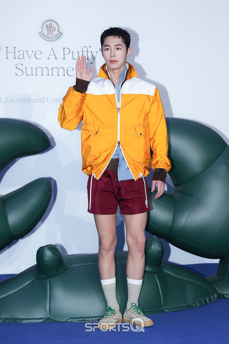 sportsqnews's tweet photo. [#포토Q] 260429 ‘이재욱’ 몽클레르 포토콜

📌https://t.co/ttz6KZps8w

#이재욱 #LeeJaewook
#MONCLER #몽클레르 https://t.co/AKVmaHH5RE