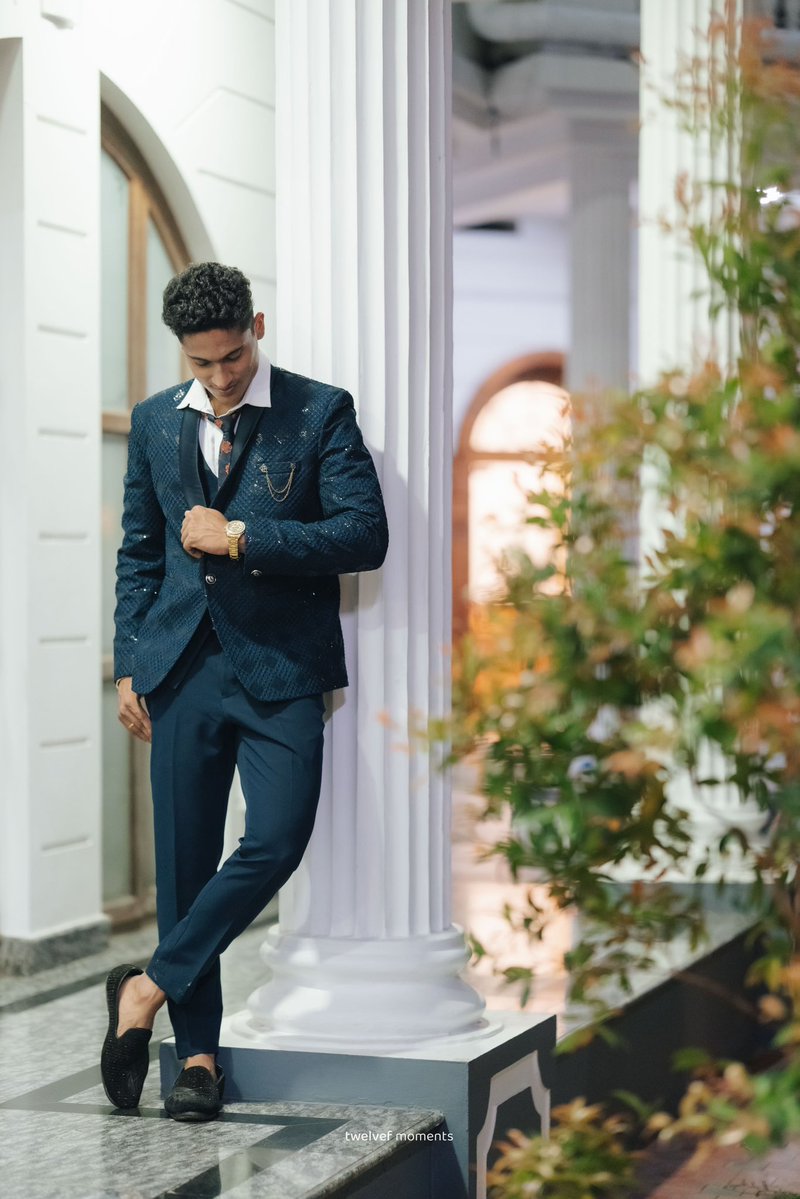 VaibhavMW's tweet image. Good times are earned after facing the hard times positively. 💪🏻📈
.
.
.
#mensfashion #lookoftheday #smartmen #weddingcollections #meninsuit