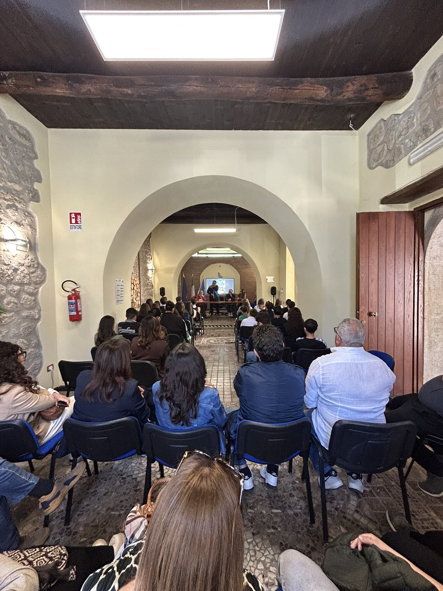 parcotaburno's tweet photo. 📌Una bella mattinata trascorsa presso la sala riunioni dell’ente Parco insieme agli studenti di diversi istituti comprensivi del territorio ( IC 1 ‘Oriani’ di Sant’Agata de’ Goti, IC ‘Da Vinci’ di Limatola e IC Telese Terme )per l’elezione del Presidente Junior dell’Ente Parco https://t.co/1Zyr7mra9I
