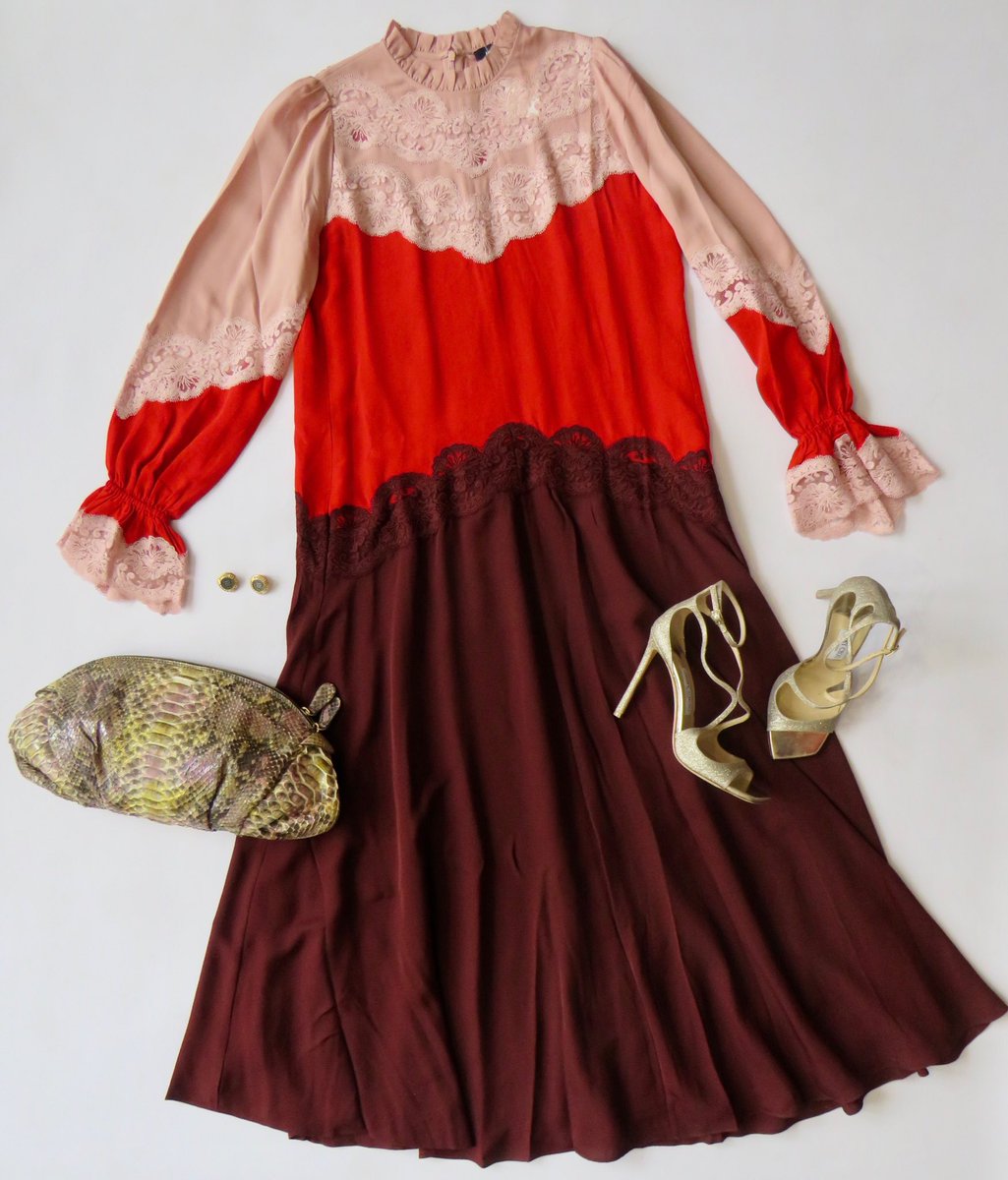 ArchLabelAgency's tweet image. Wedding season has started and we have so many guest outfit options  💅🏻💒🎀 #Me&amp;amp;Em silk colour block maxi, £200, UK 12 🎀 #Zagliani puffy Python clutch, £350 🎀 #Givenchy vintage clip-on diamanté earrings, £150 🎀 &amp;amp; #JimmyChoo gold sparkly sandals, £150, EUR 39.5 🎀 #ootd