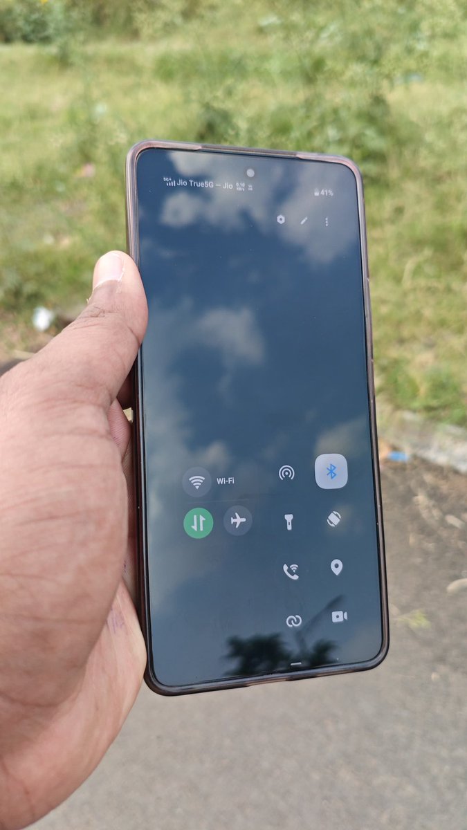 aryan_nandanwar's tweet image. Facing a control center bug on my iQOO Neo 9 Pro — icons are misaligned and the UI looks broken, making it hard to use. Restart didn’t fully fix it.

@IqooInd please look into this and roll out a fix soon 🙏
#iQOONeo9Pro #Bug #originOS #AndroidIssues