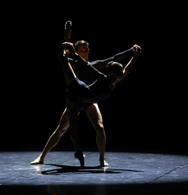 UNEAC_online's tweet image. 🩰Desde la #UNEAC, en el Día Internacional de la Danza, rescatamos su valor como patrimonio vivo: memoria del cuerpo, identidad y resistencia cultural. Celebramos a bailarines, coreógrafos, maestros y compañías que con cada paso sostienen nuestra esencia🇨🇺.

#ArteFiel 
#65Uneac