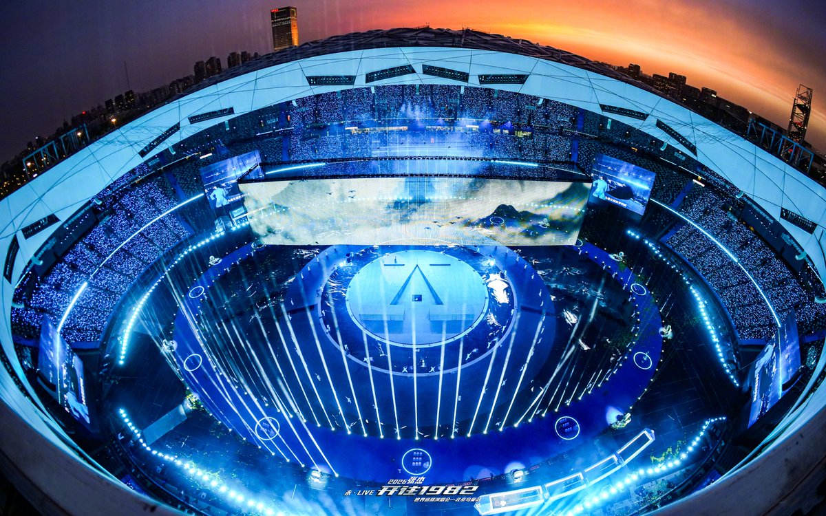 CKC_Lighting's tweet image. Shifting stars, flowing lights. CKC lights up Jason Zhang's 2026 Un·LIVE Tour!
#CKCLighting #CKC  #lighting #lightingdesign #Lightingideas #lightingsolutions #stagelighting #lightingsale #Concert