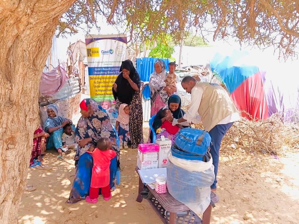 Shacdo_org's tweet photo. SHACDO Somalia, in partnership with IRC, implements the #GAVI Reach Project in Lower Shabelle, reaching hard-to-reach communities with immunization services. Using INDIGO cold chain systems, we expand vaccine delivery. 

Thanks to GAVI &amp; IRC for continued support. https://t.co/EdVqMx0WiN