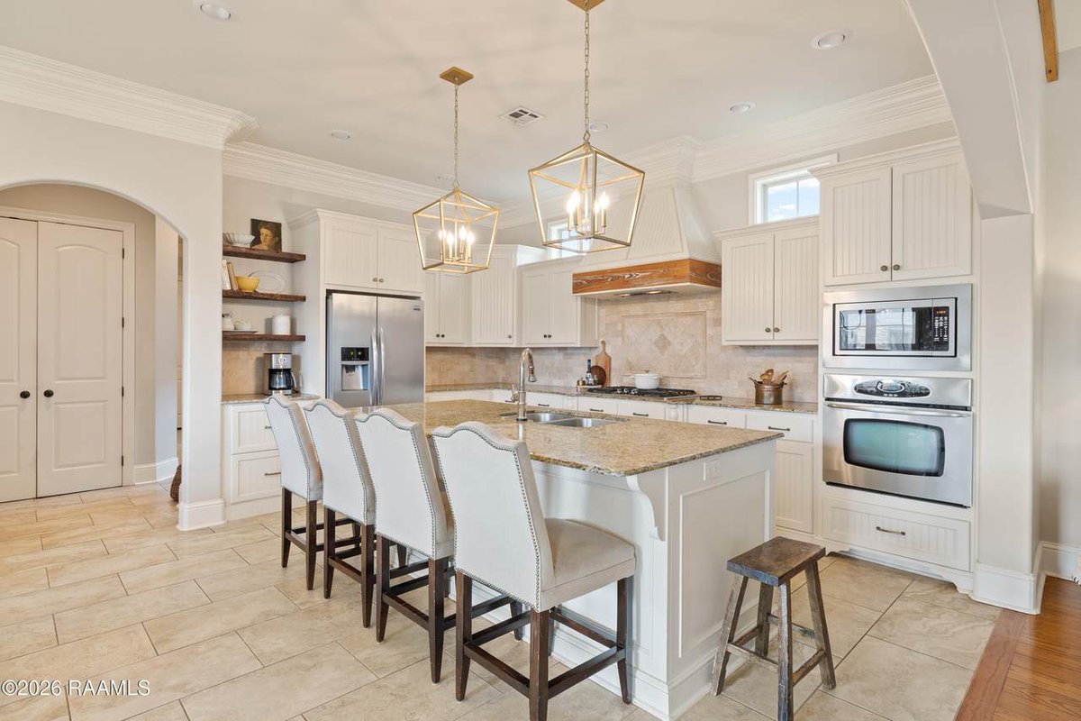 LuxuryLouisiana's tweet image. Charming Updated Home in Desirable Elan Subdivision with Modern Finishes!

📍514 Torrenova Circle | Lafayette LA
🛏 4 beds
🛁3 full baths 1 half bath
📐2,796 Sq Ft. Interior
$595,000

Full Listing Details: keatyrealestate.com/listing/175643…

#forsale #luxuryhomes #luxurylifestyle